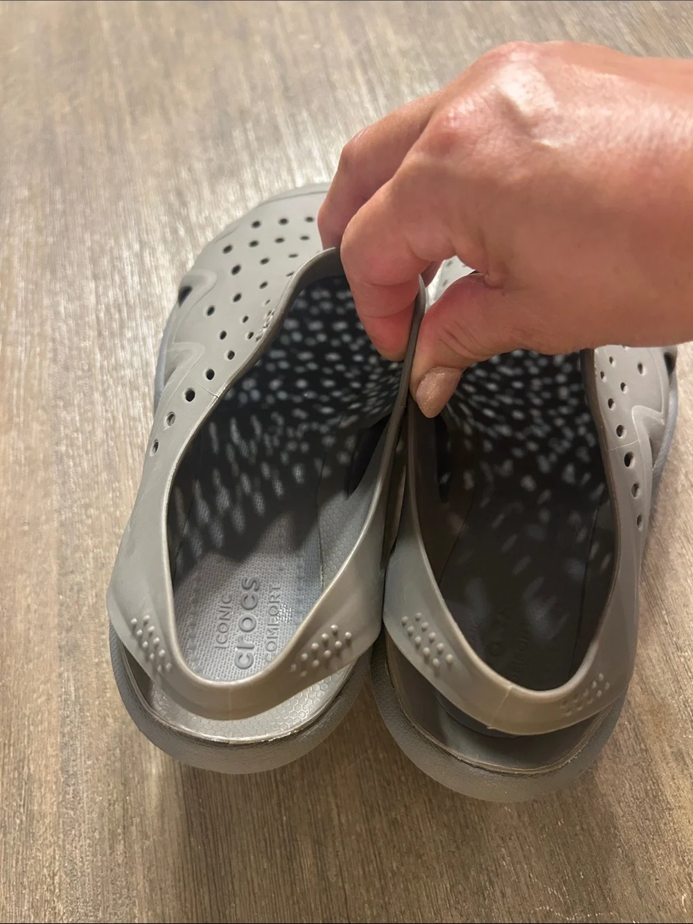 Crocs Swift water Wave Round Toe Sandals Grey for Man, Size 7.
